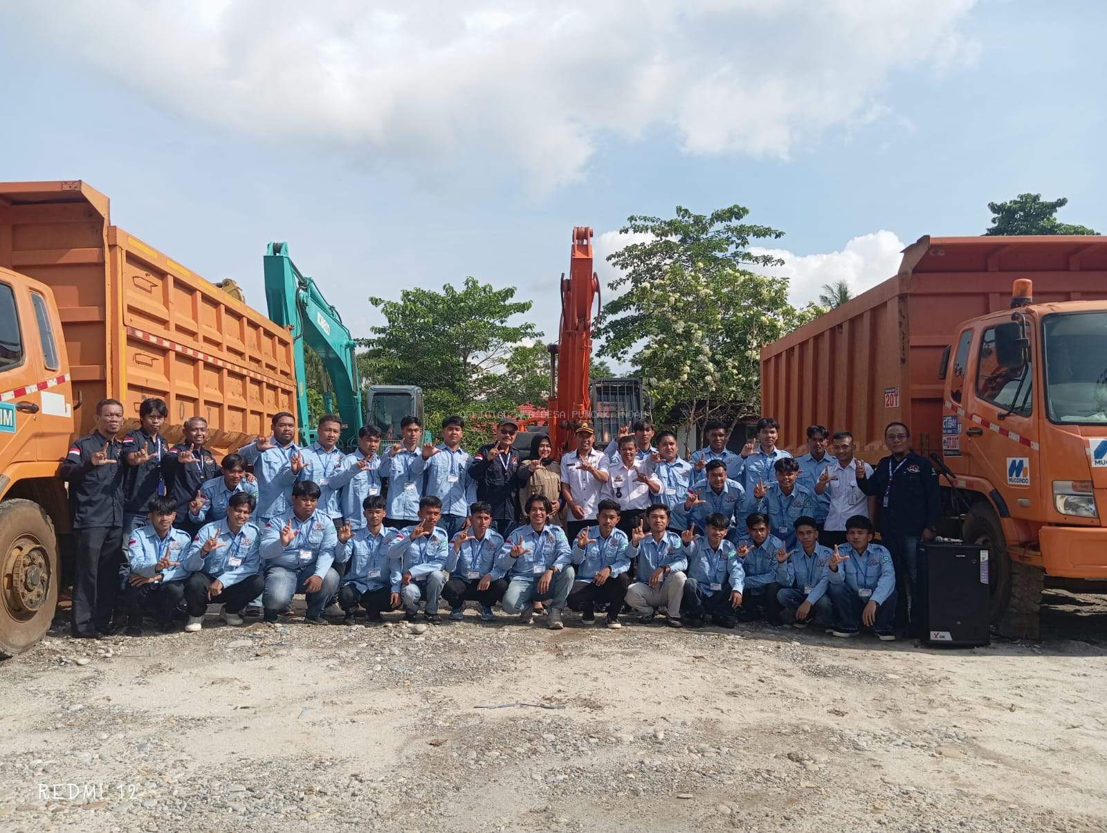 Dibiayai Desa, Pemuda Puncak Indah Siap Jadi Operator Alat Berat Profesional